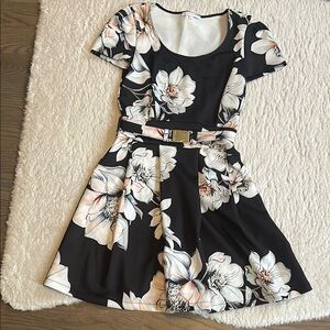 White and Gray Pleated A-Line Sundress for Casual Occasions